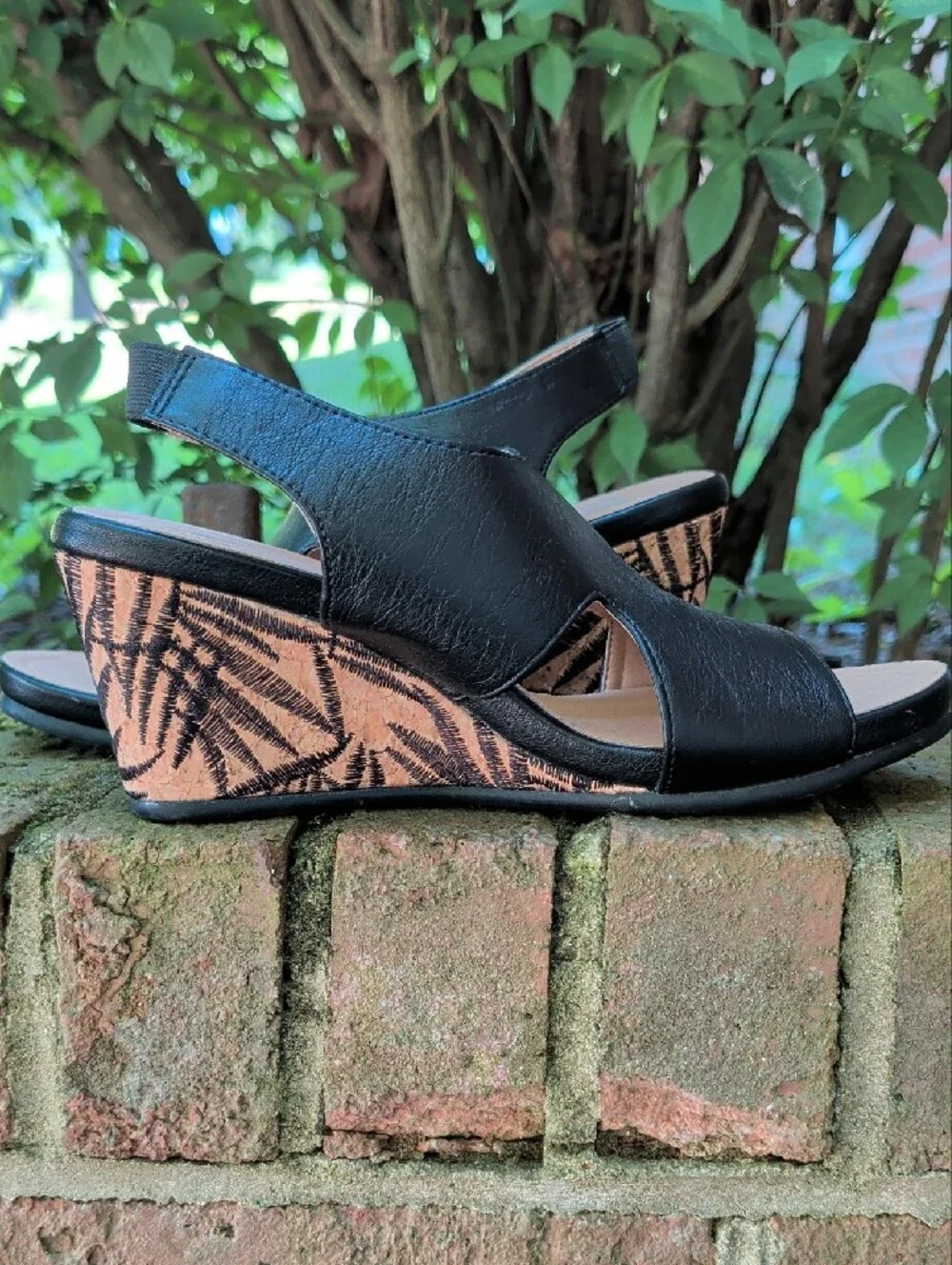 Mootsies Tootsies Black Faux Leather Slingback Wedge Thadley Sandals Size 8
